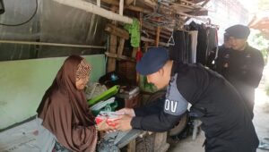 Jum'at Berkah Satbrimob Jabar, Hadirkan Senyum dan Kepedulian untuk Warga