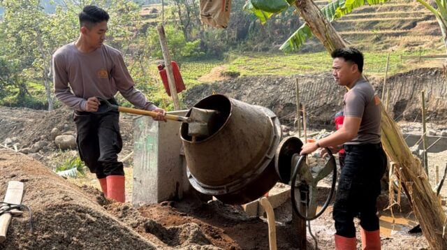 Hari Ke-17, Tim SAR Brimob Jabar Terus Dukung Pembangunan Jembatan Merah Putih