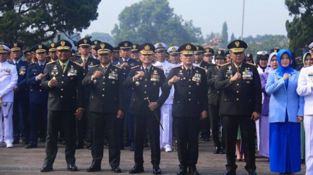 Dansat Brimob Jabar Ikuti Ziarah Nasional Dalam Rangkaian Peringatan HUT TNI Ke - 81