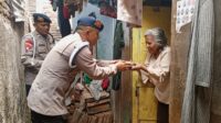 Wujud Kehadiran Negara di Tengah Masyarakat : Brimob Jabar Gelar Jumat Berkah Wujud Kehadiran Negara di Tengah Masyarakat : Brimob Jabar Gelar Jumat Berkah