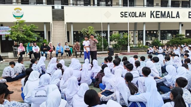 Brimob Jabar Peduli Pendidikan, Tanamkan Nilai Jujur, Disiplin dan Beradab kepada Generasi Muda