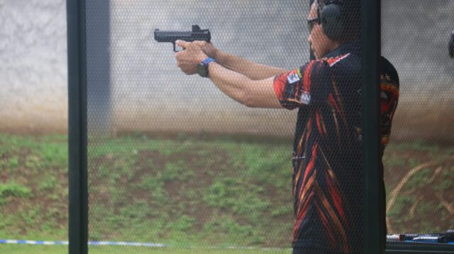 Asah Kemampuan dan Perkuat Sinergi, Dansat Brimob Polda Jabar Ikuti Lomba Menembak Pangkorpasgat Open 2026