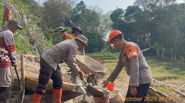 Hari ke 29 Tim SAR Brimob Jabar Dalam Pembangunan Jembatan di Majalengka