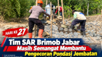 Hari ke 27 Tim SAR Brimob Jabar Masih Semangat Membantu Pengecoran Pondasi Jembatan di Majalengka